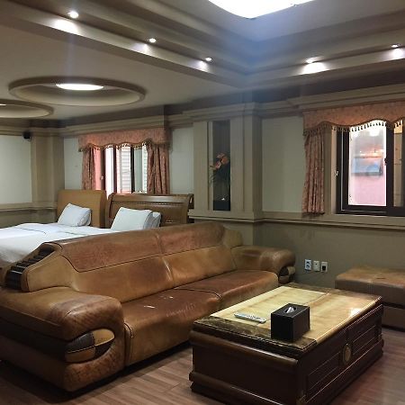 Gwangju Metropolitan City Nobless Hotel מראה חיצוני תמונה